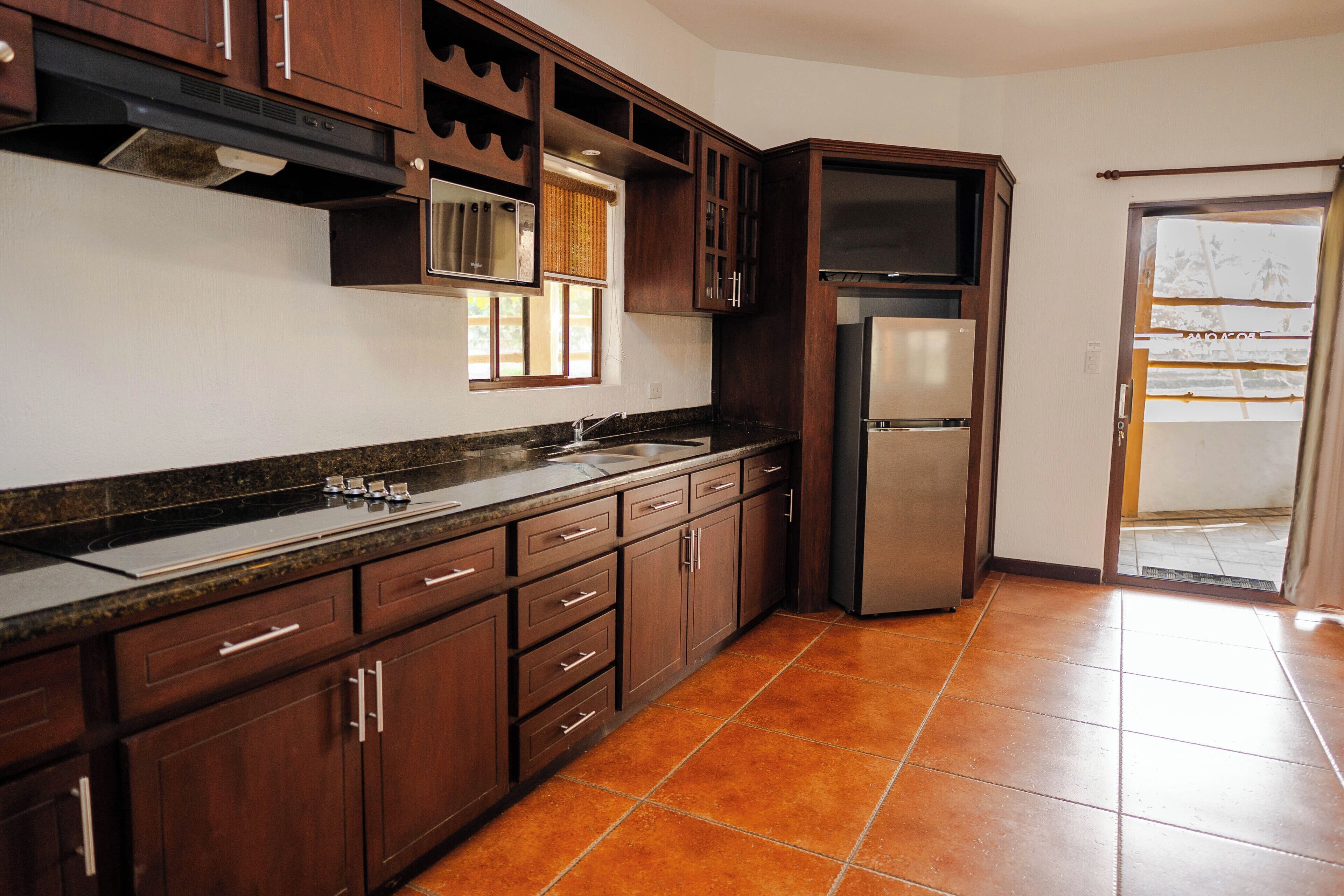 villa samantha | in-room safe, desk, iron/ironing board, free wifi