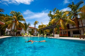 Innenpool, Außenpool