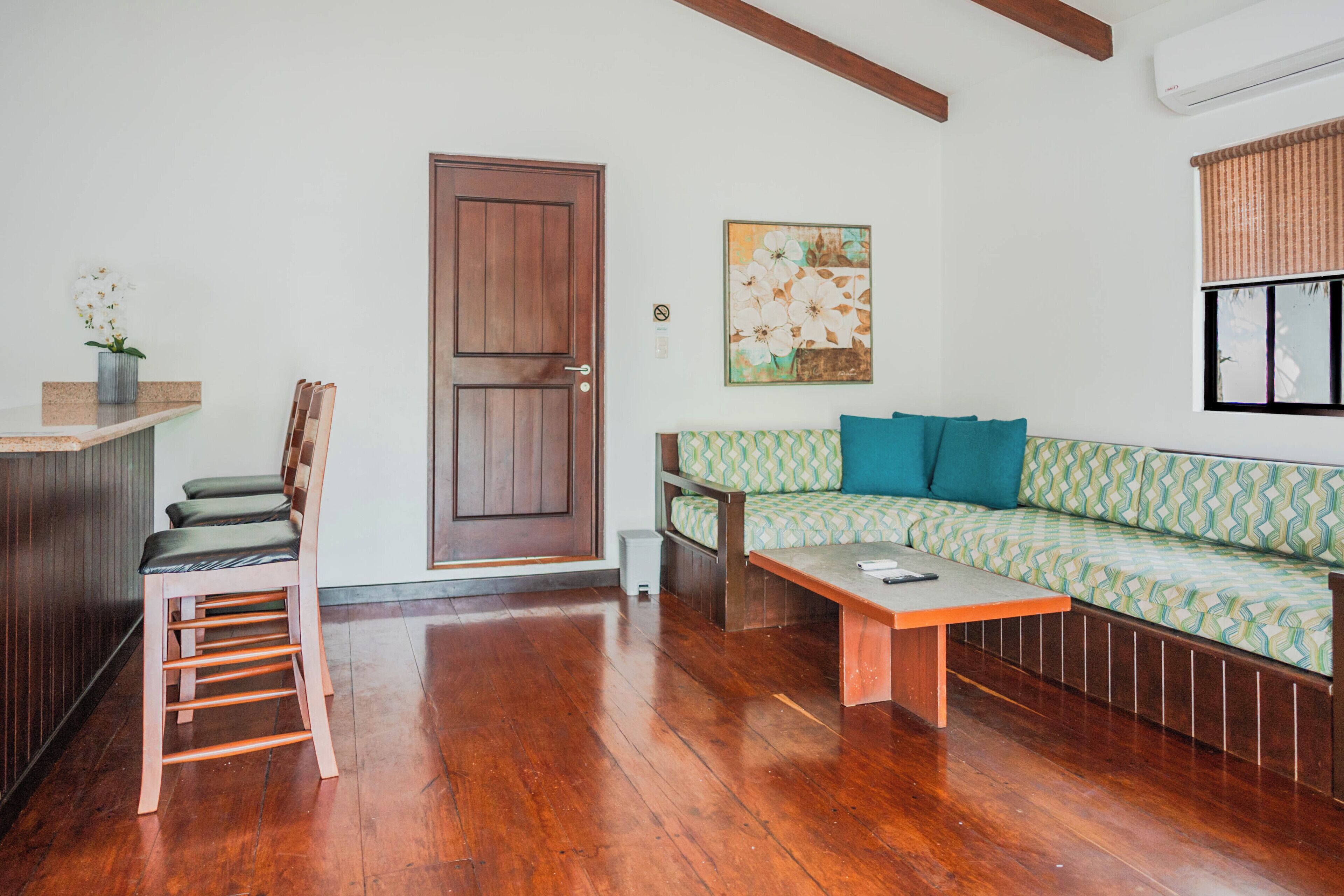 villa twin bed | in-room safe, desk, iron/ironing board, free wifi