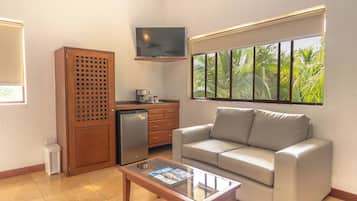 In-room safe, desk, iron/ironing board, free WiFi