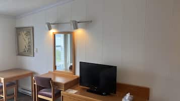 Deluxe Double Room, Balcony, Ocean View | Desk, iron/ironing board, free WiFi, bed sheets