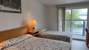 Deluxe Double Room, Balcony, Ocean View | Desk, iron/ironing board, free WiFi, bed sheets