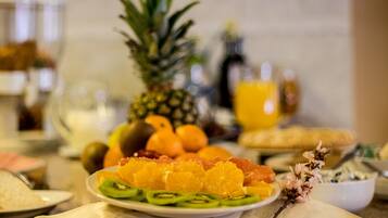 Free daily continental breakfast