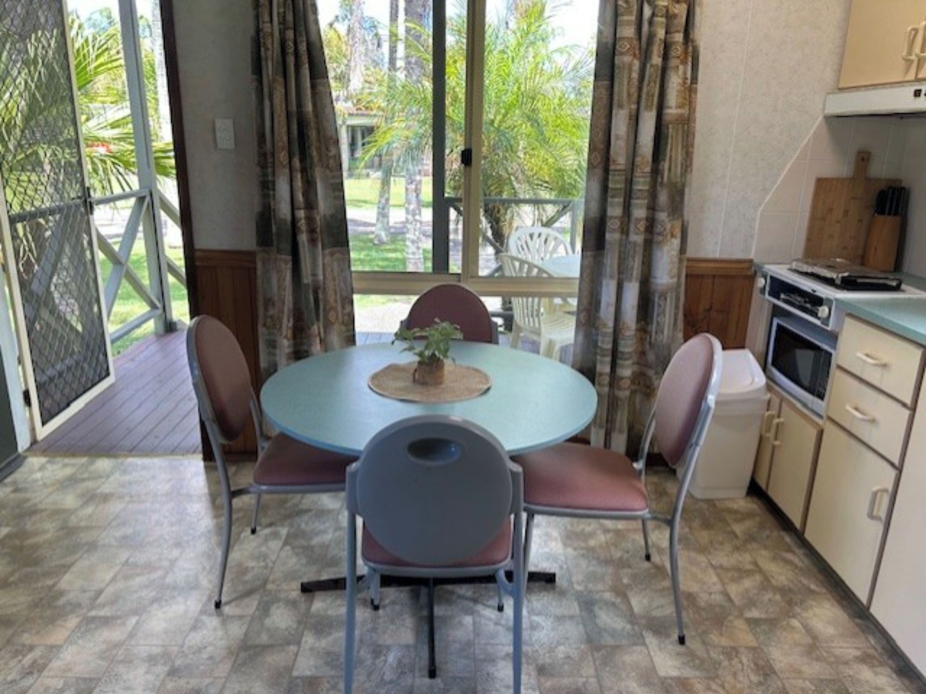 Economy 1 Bedroom Cabin - Pet Friendly | In-room dining