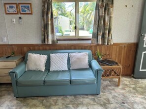 Economy 1 Bedroom Cabin - Pet Friendly | Coin séjour