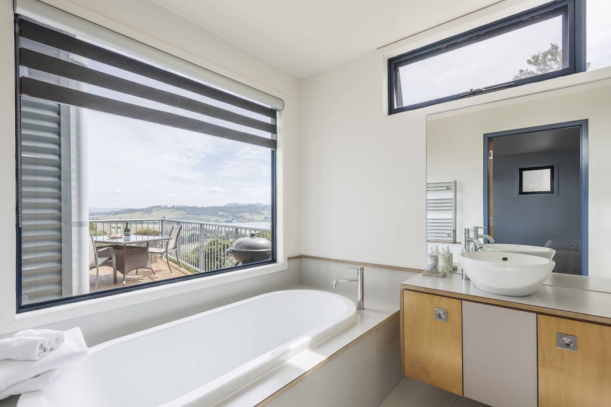 Panoramic Apartment, 1 Bedroom | Bathroom | Free toiletries, hair dryer, towels, soap