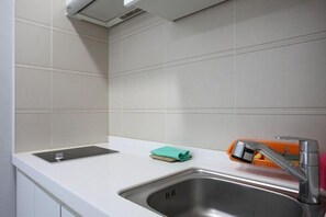 雙人房, 1 張標準雙人床, 海景 (Couple Room) | 遮光布/窗簾、免費無線上網