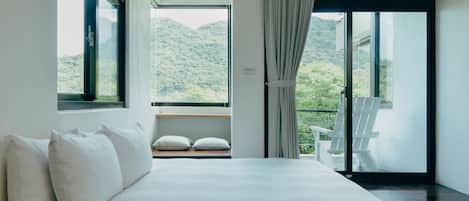 Habitación cuádruple estándar | Escritorio, cortinas blackout, wifi gratis y ropa de cama