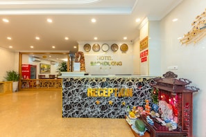 Reception - Super OYO Capital O 387 Bach Duong Hotel (Hanoi)