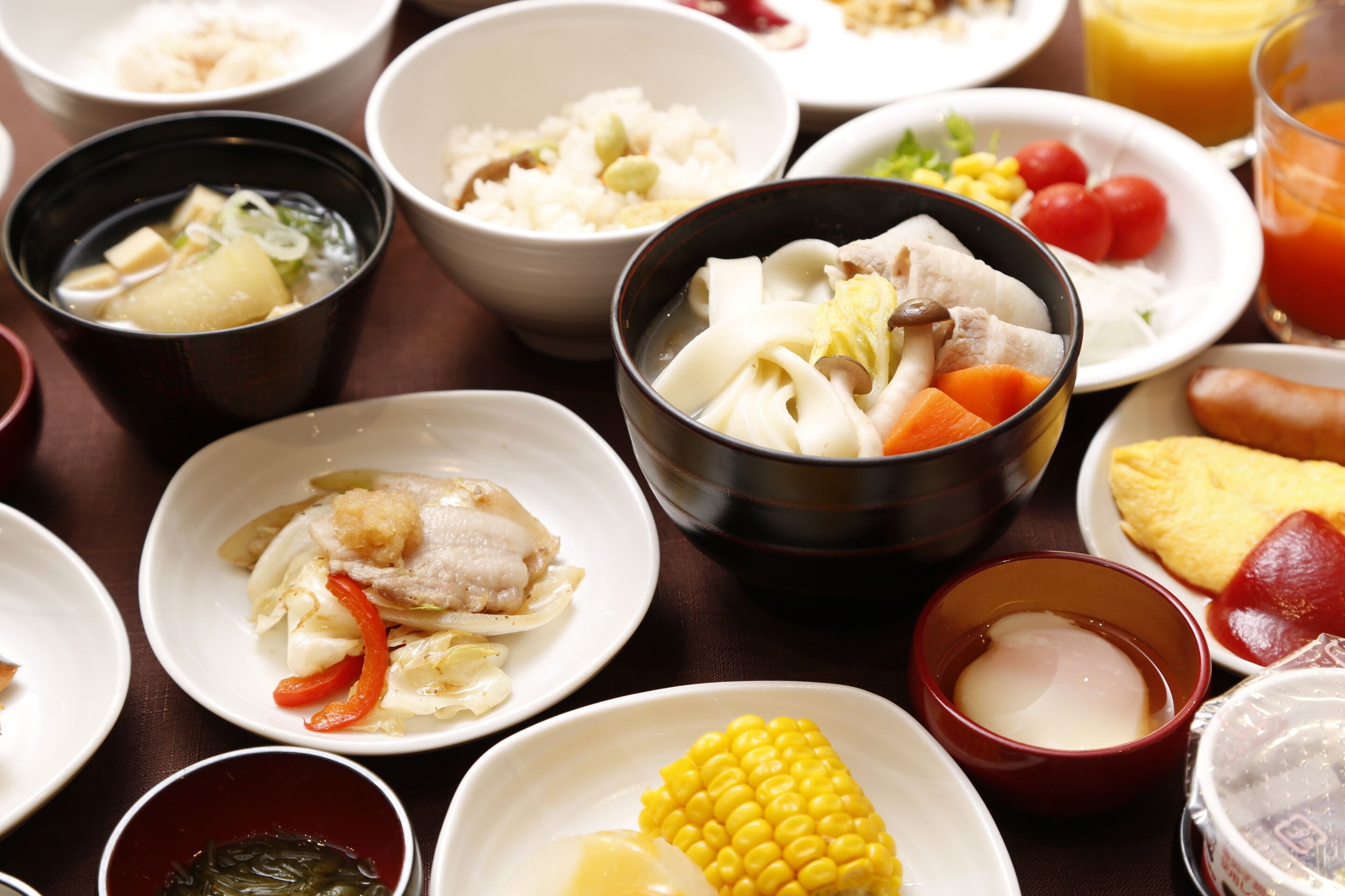 daily buffet breakfast (jpy 2000 per person)