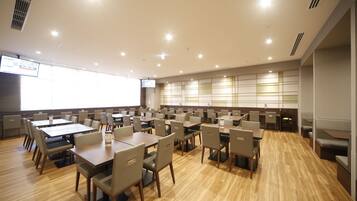 Desayuno buffet (JPY 2000 por persona)