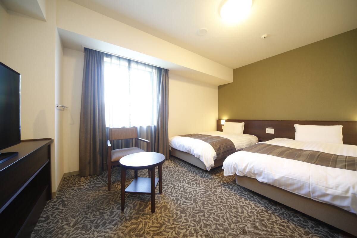 1 bedroom, down duvets, in-room safe, desk
