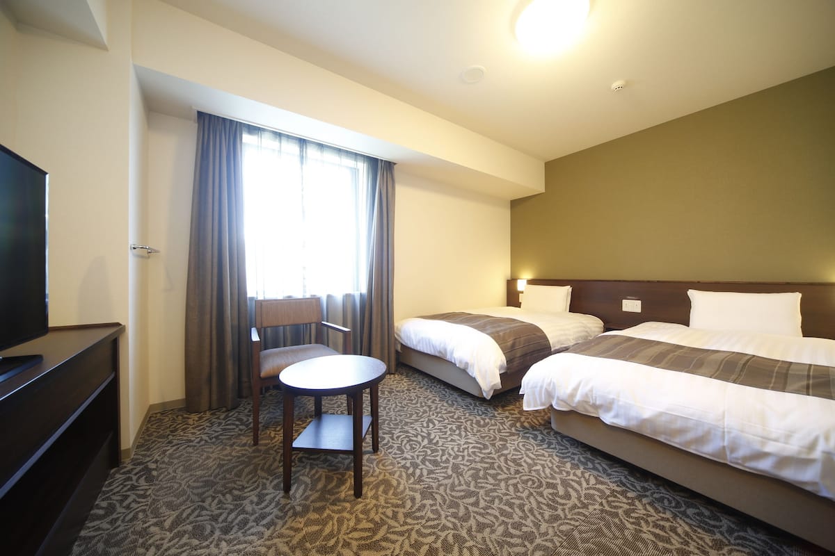 1 bedroom, down duvets, in-room safe, desk