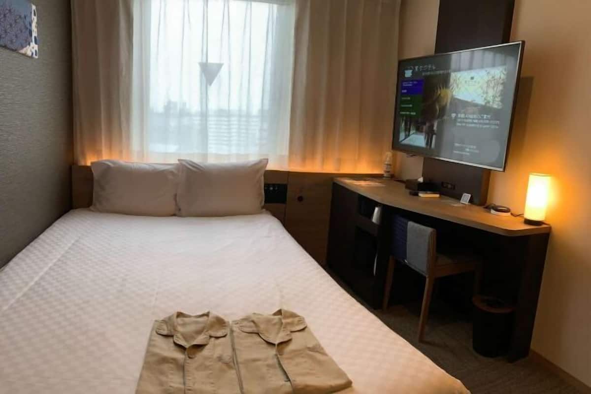 Free WiFi, bed sheets, wheelchair access