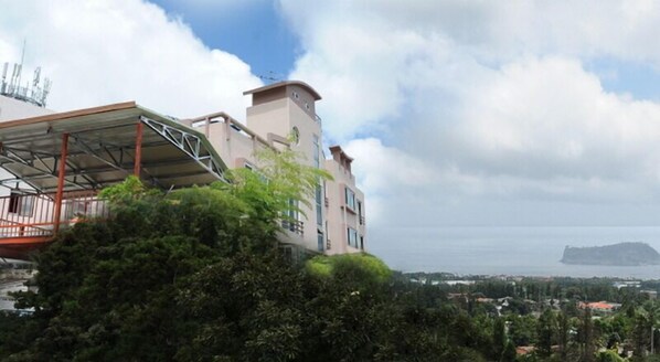 Front of property - Seom See Pension (Seogwipo)