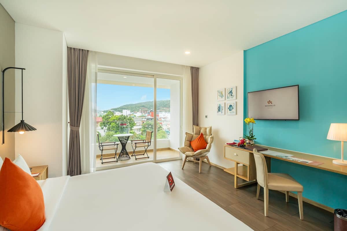 Premium Double Room, City View | 1 bedroom, minibar, in-room safe, desk
