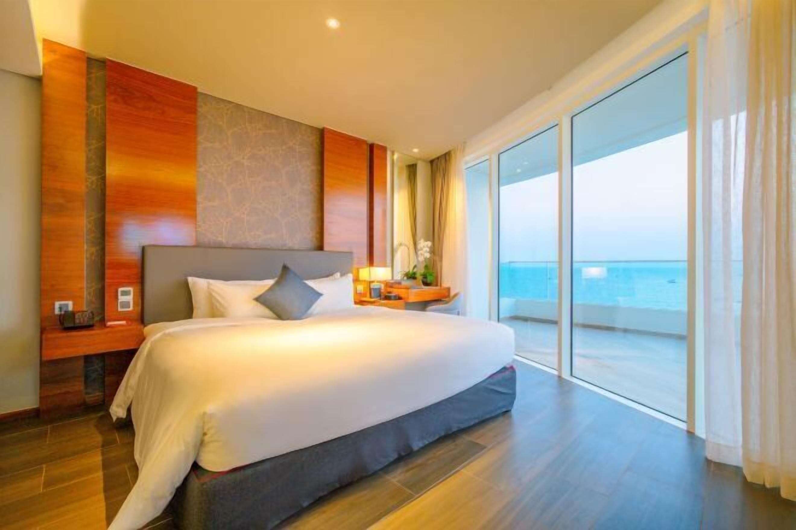 Minibar, in-room safe, desk, blackout drapes