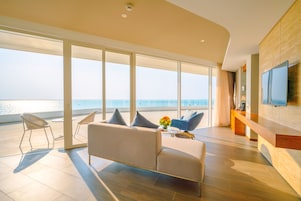 Executive Suite Ocean View Double room (40-minute Body Massage for 2) | Living area | 32-inch LED TV with cable channels, TV