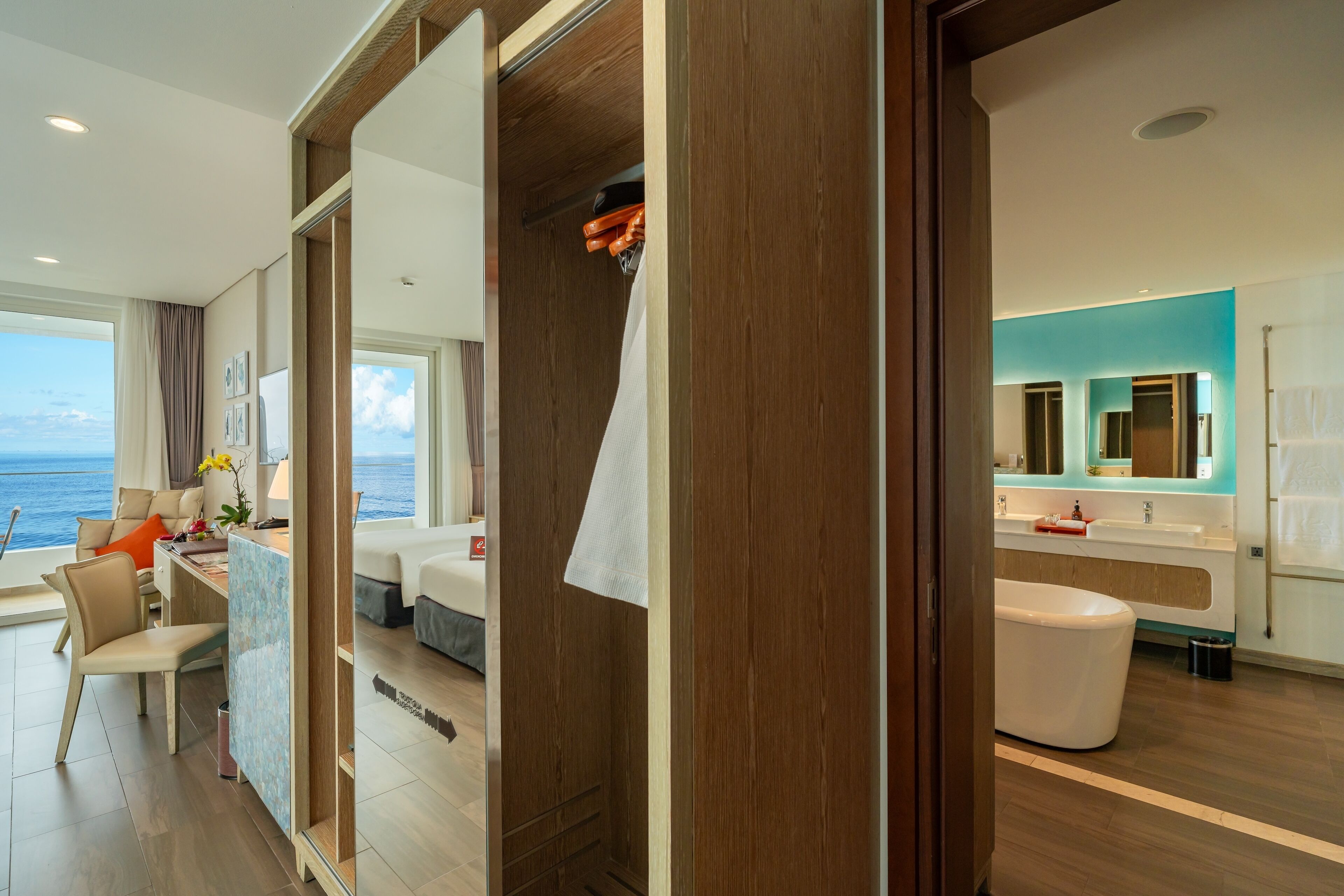 family ocean 2 bedroom | 1 bedroom, minibar, in-room safe, desk