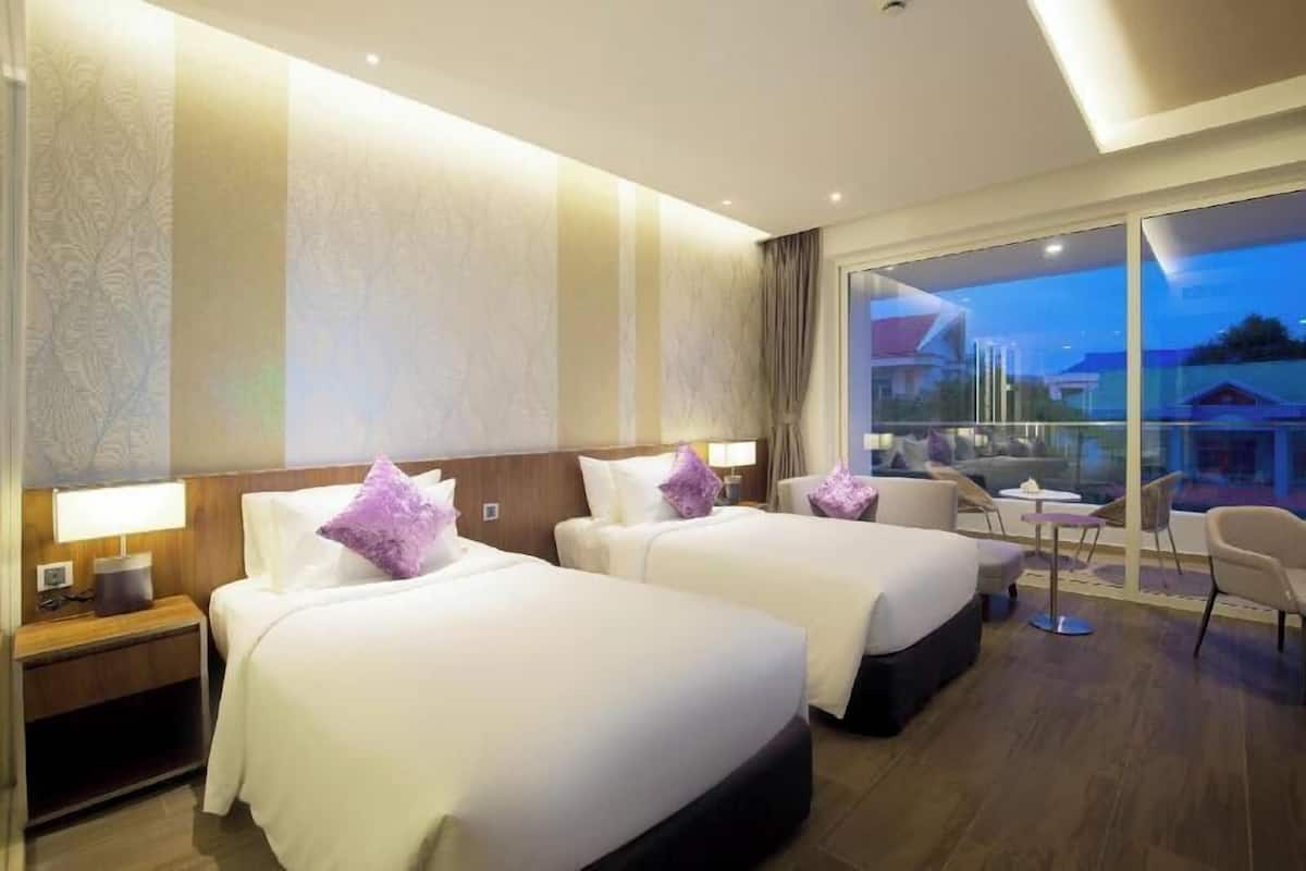 Minibar, in-room safe, desk, blackout curtains