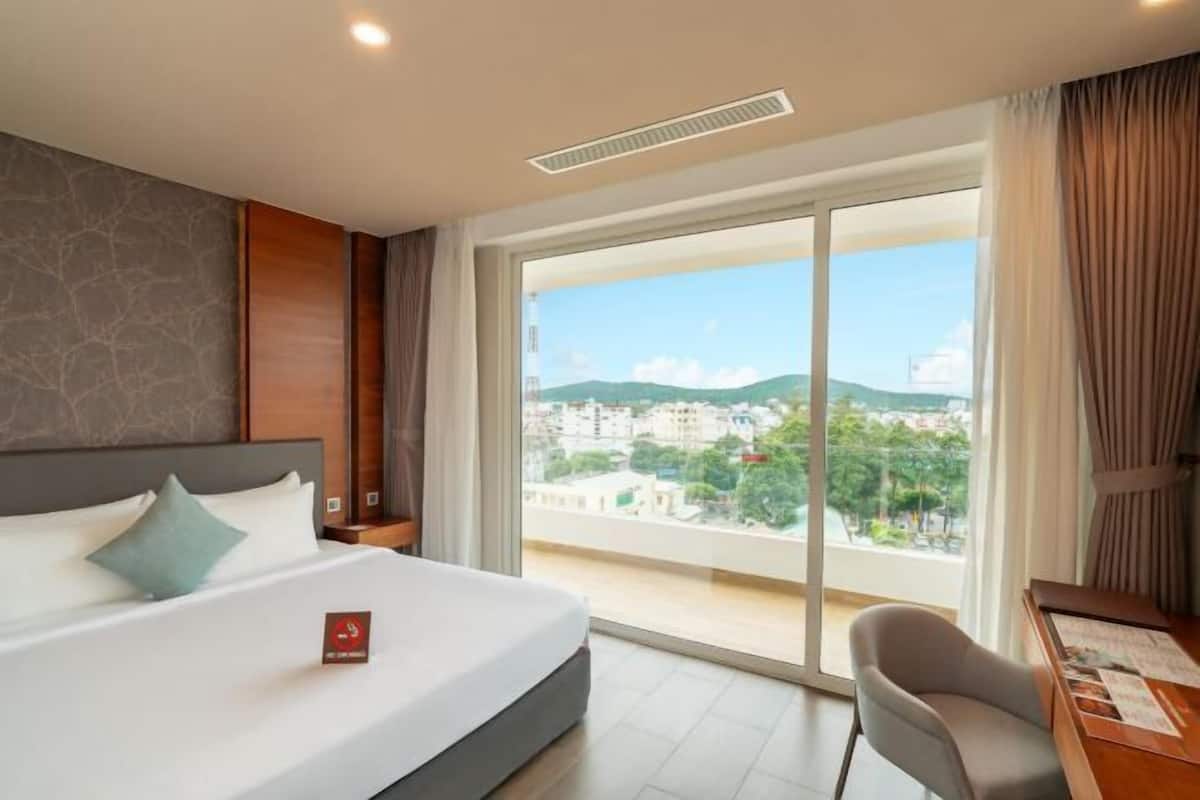 Minibar, in-room safe, desk, blackout drapes