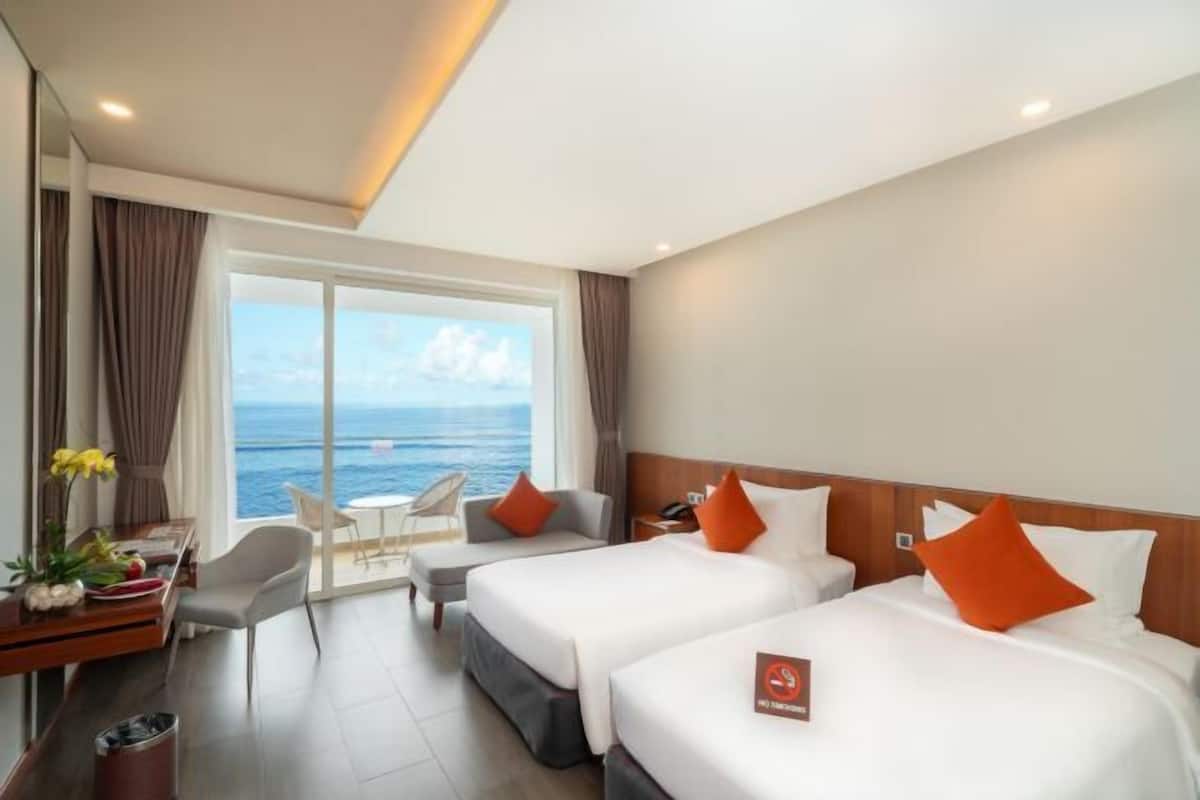 1 bedroom, minibar, in-room safe, desk