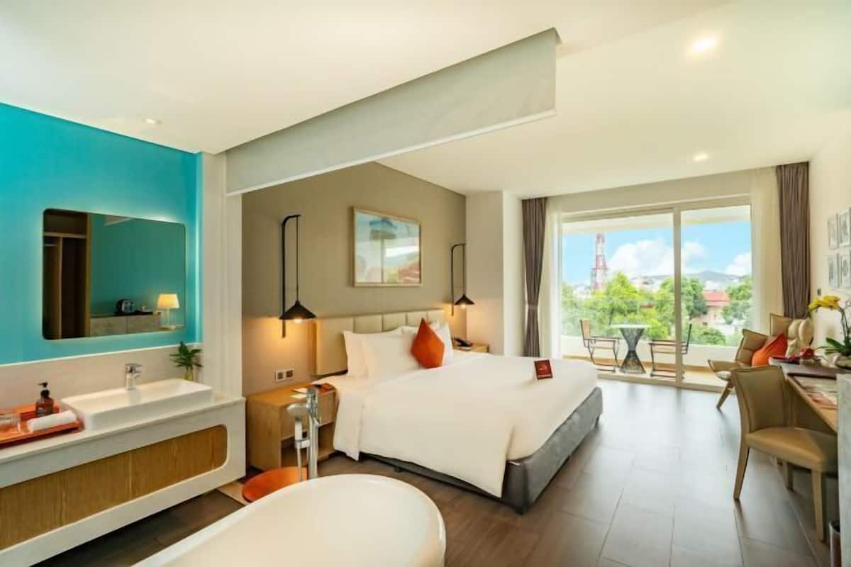 1 bedroom, minibar, in-room safe, desk