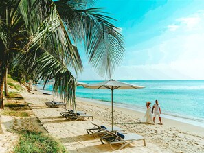 On the beach, white sand - Seashells Hotel and Spa Phu Quoc (Phu Quoc)