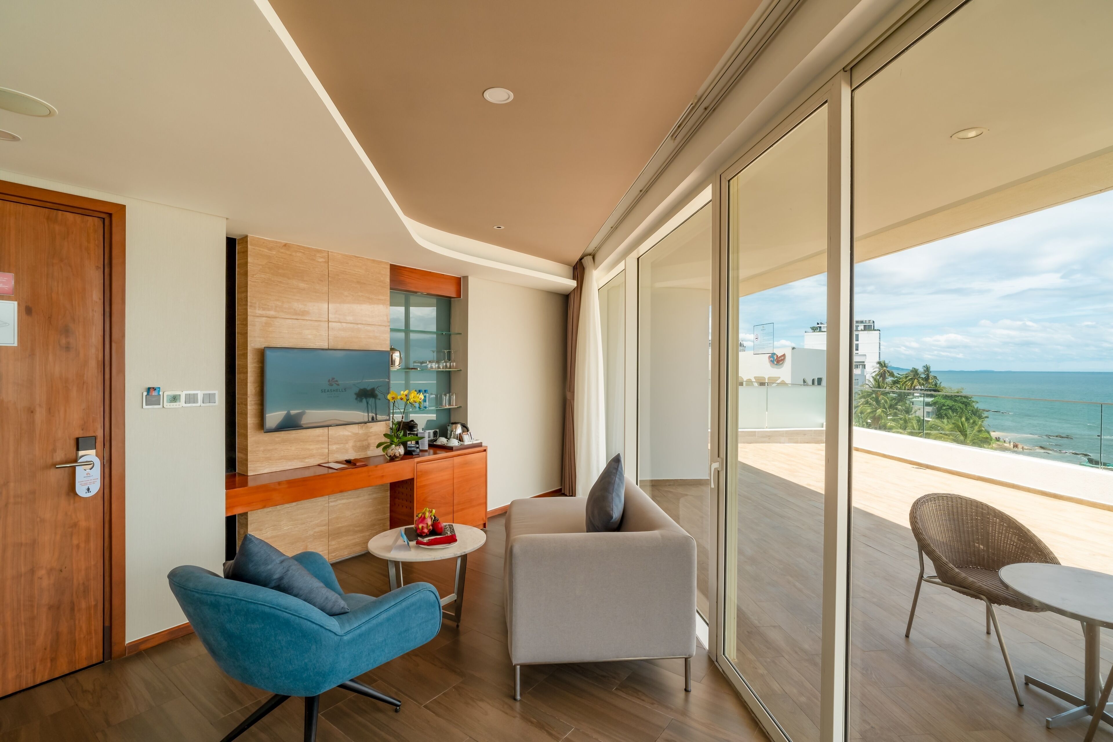 junior classic 1 bedroom suite (15-minute foot massage for 2) | living area | 32-inch led tv with cable channels, tv