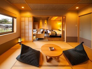 Minibar, coffres-forts dans les chambres, bureau, draps fournis
