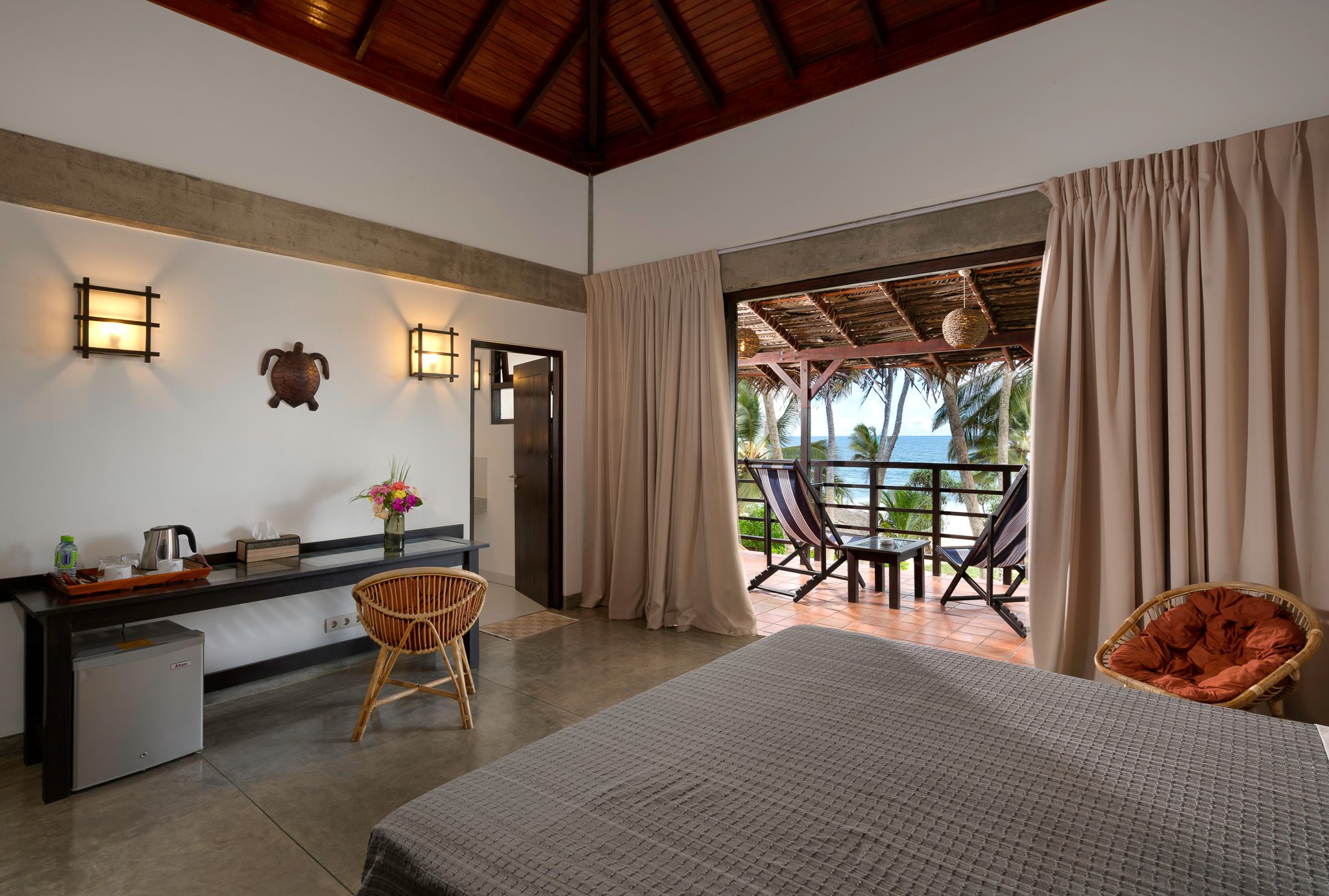 Double Room, Balcony, Ocean View | Minibar, in-room safe, desk, rollaway beds