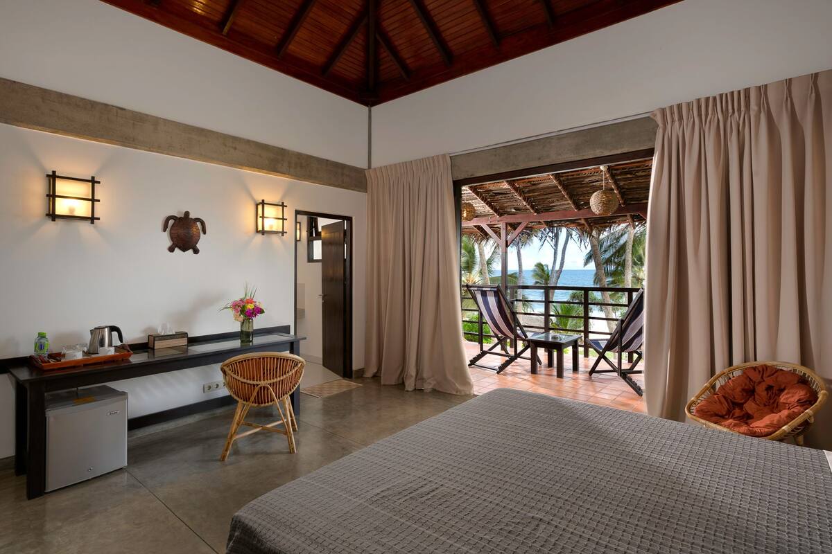 double room, balcony, ocean view | minibar, in-room safe, desk, rollaway beds