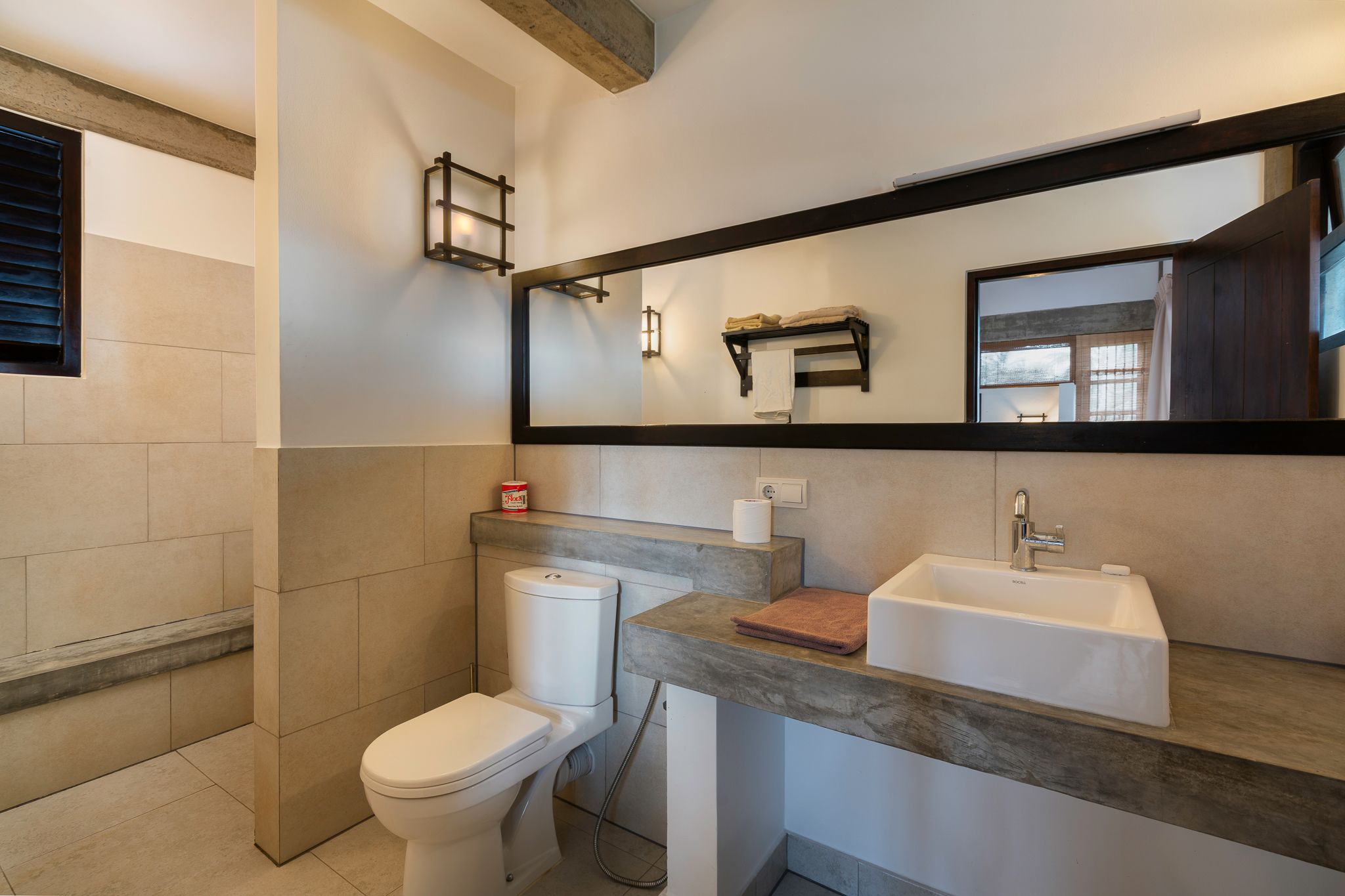 shower, free toiletries, towels