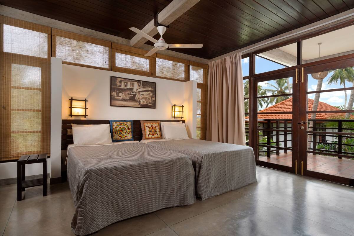 twin room, balcony | minibar, in-room safe, desk, rollaway beds