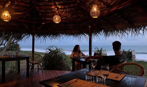 Breakfast, lunch, dinner served; international cuisine 