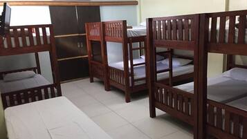 Habitación superior, varias camas (Good for 12)