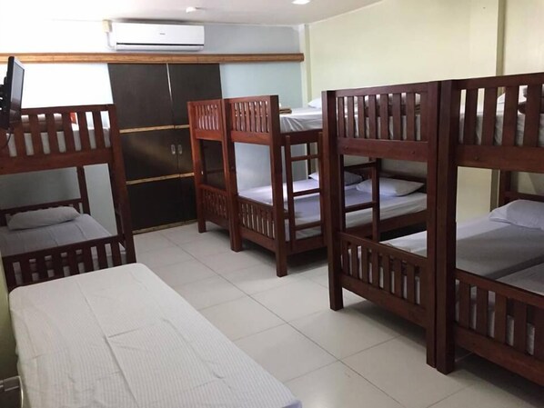 Habitación superior, varias camas (Good for 12)