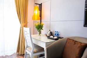 ミニバー、セーフティボックス (室内)、客室ごとに異なる装飾、客室ごとに異なるインテリア