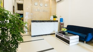 Reception - Lucky Hotel 69 (Hanoi)