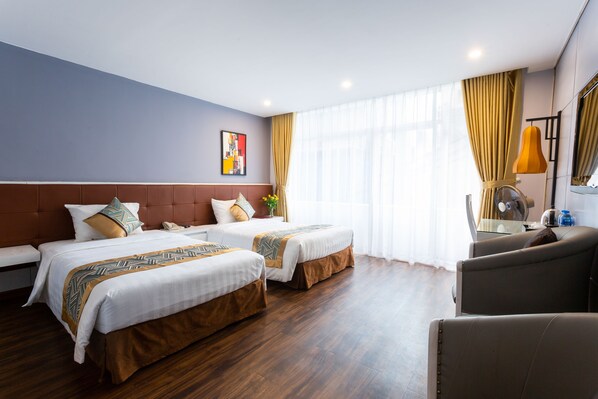 デラックス ツインルーム | ミニバー、セーフティボックス (室内)、客室ごとに異なる装飾、客室ごとに異なるインテリア