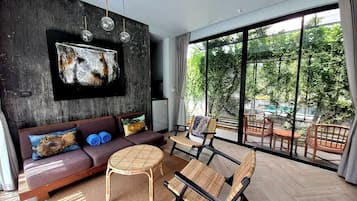 Chambre pour lune de miel | Aire de séjour | Téléviseur à écran plat de 45 po avec télévision numérique, téléviseur