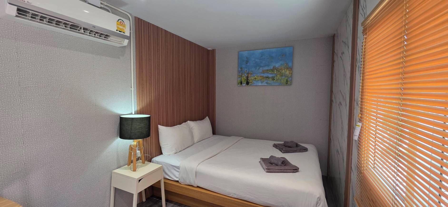 In-room safe, blackout curtains, free WiFi