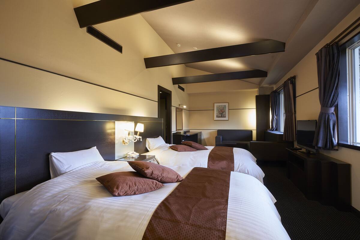 Royal Suite Room, Non Smoking | Desk, free WiFi