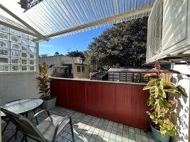 Deluxe Room, 1 King Bed, Jetted Tub, Garden View | Balcony