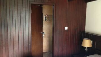 Free rollaway beds, free WiFi