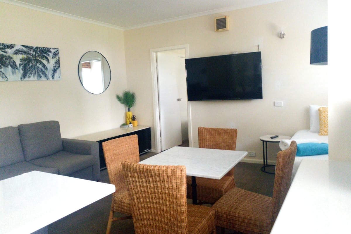 Premium Apartment, 1 King Bed with Sofa bed, Non Smoking