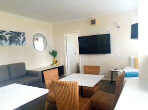 Apartamento Premium, 1 cama de matrimonio grande con sofá cama, no fumadores | Ropa de cama de alta calidad y decoración individual
