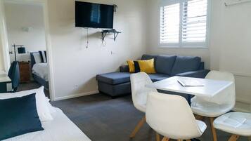 Premium Apartment, 1 King Bed with Sofa bed, Non Smoking | Living room