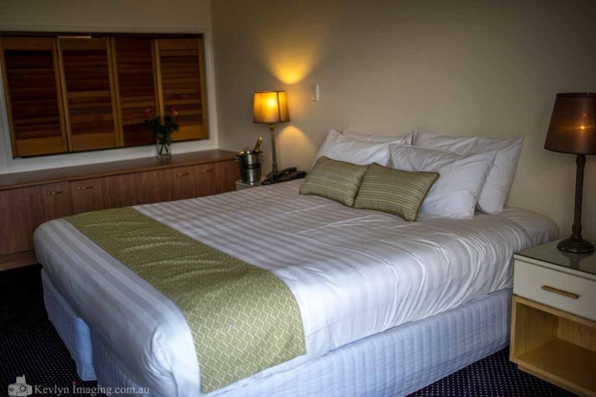 Quarto luxo, 1 cama King, vista para o oceano | Escrivaninha, ferros/tábuas de passar roupa, Wi-Fi de cortesia