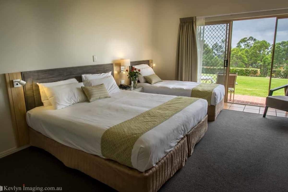 Quarto triplo luxo | Escrivaninha, ferros/tábuas de passar roupa, Wi-Fi de cortesia